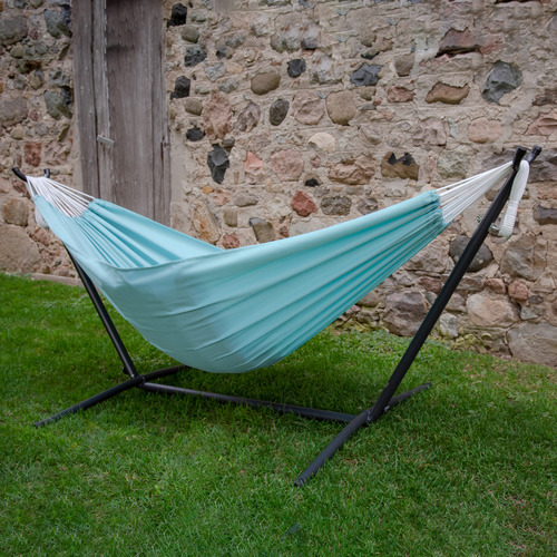 Double hammock clearance with steel stand